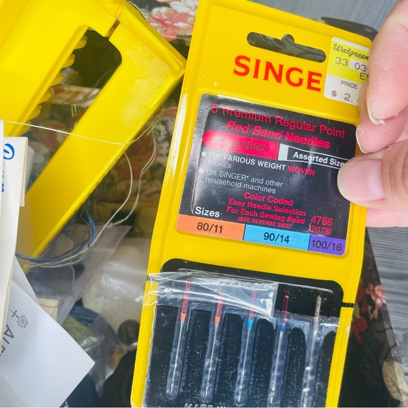 Random box sewing notions needles, looms, buttons, thread ,sewing machine parts - Picture 9 of 11